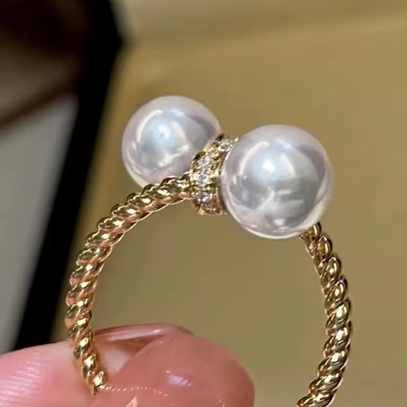Gold Twist Pearl Ring - Picture 5 of 9